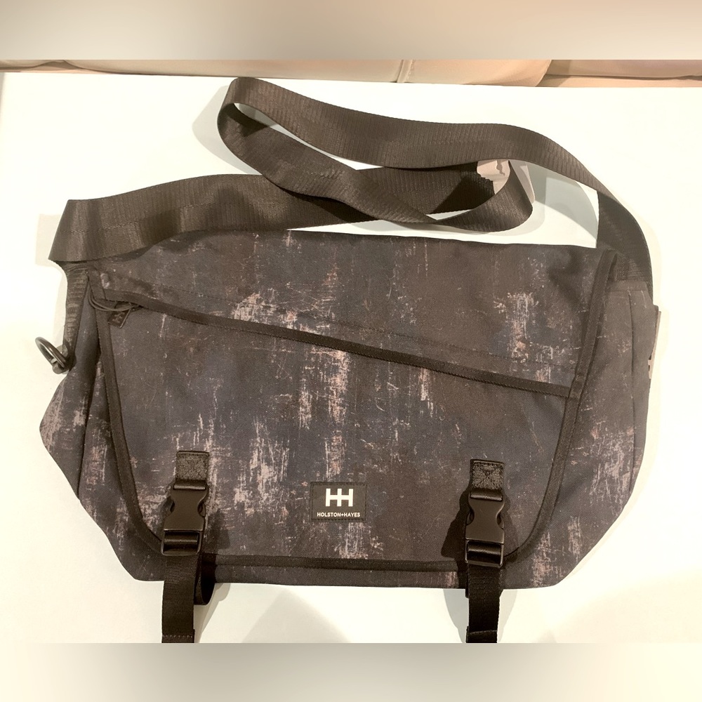 Holston Hayes Black Messenger Bag new